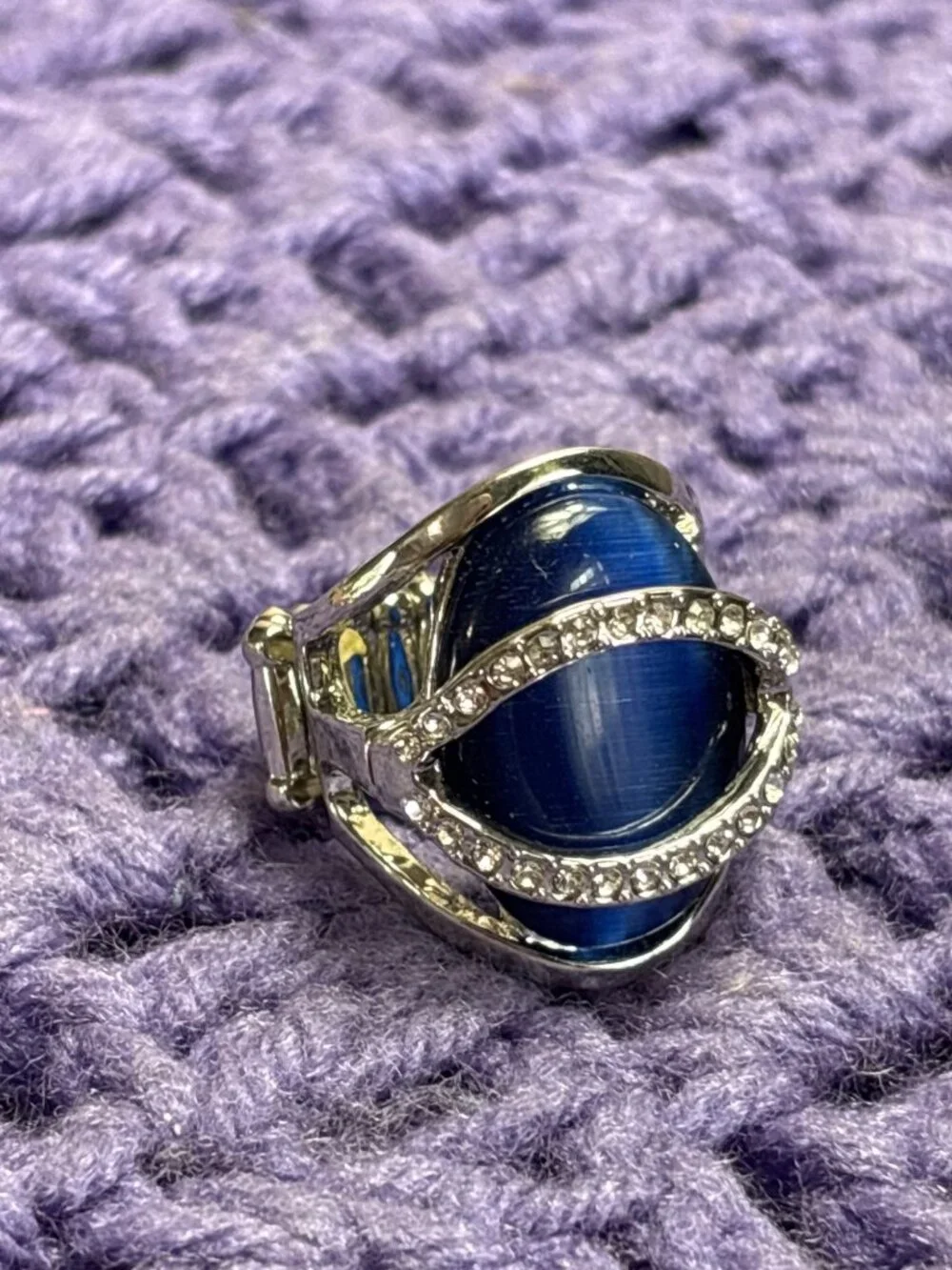 Silvertone Dark Blue Cat's Eye Stretchy Ring Clear Rhinestones